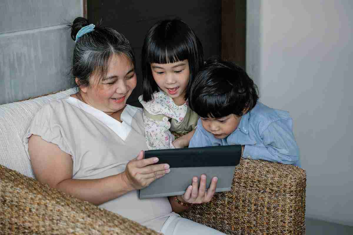 Family sharing iPad together in Buffalo NY